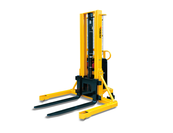 宽支腿型半电动堆高车